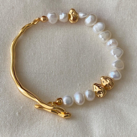 Elegant Gold & Pearl Bracelet – Irregular Freshwater Pearls with Textured Gold Accents - Aurora Adorn