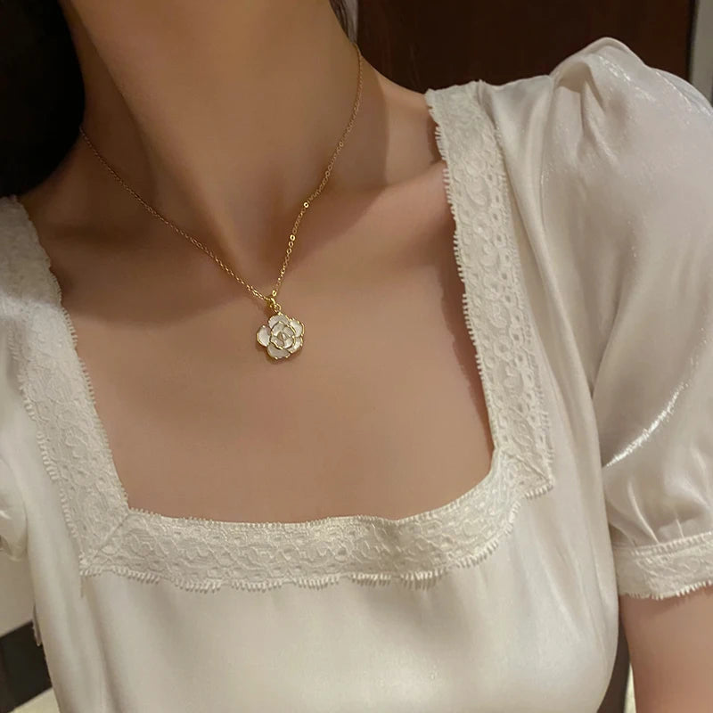 18K Gold Flower Pendant Necklace – Elegant Women’s Jewelry - Aurora Adorn
