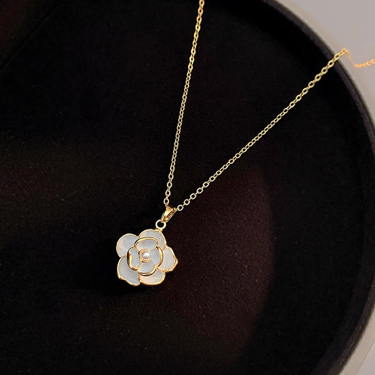 18K Gold Flower Pendant Necklace – Elegant Women’s Jewelry - Aurora Adorn