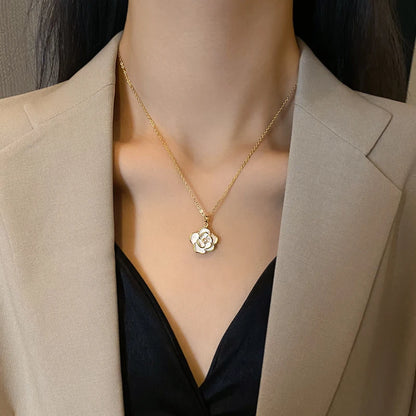 18K Gold Flower Pendant Necklace – Elegant Women’s Jewelry - Aurora Adorn