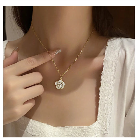 18K Gold Flower Pendant Necklace – Elegant Women’s Jewelry - Aurora Adorn