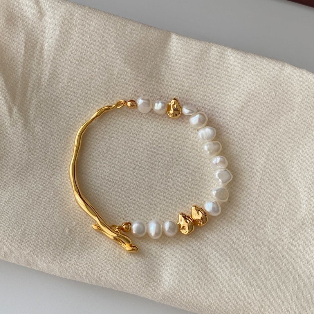 Elegant Gold & Pearl Bracelet – Irregular Freshwater Pearls with Textured Gold Accents - Aurora Adorn