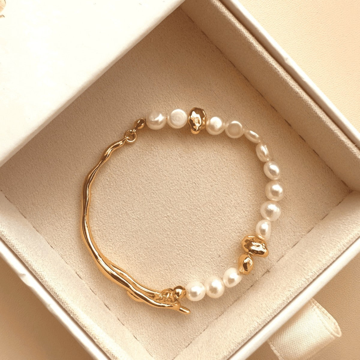 Elegant Gold & Pearl Bracelet – Irregular Freshwater Pearls with Textured Gold Accents - Aurora Adorn